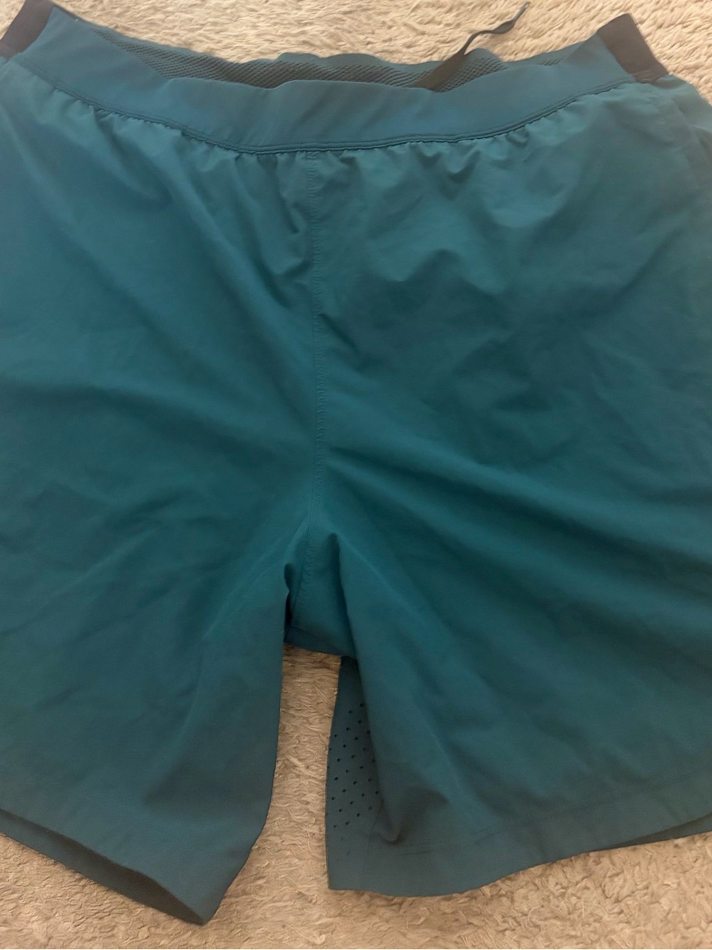 Men’s under armour pre own as is green 5” athletic fitted shorts green